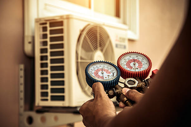 Professional Hvac technician working in Desdemona, TX